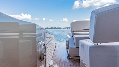 TENDER OWL 25 Starboard Side Deck