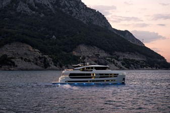 Lazzara UHV 90 52 