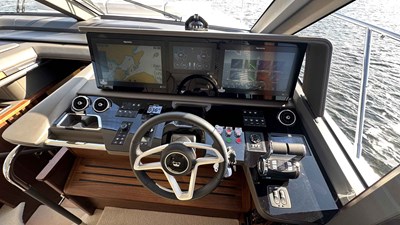 Princess F65 (F65012) 33 Instruments lower helm