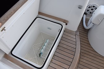 VENTURA 64 Under Cockpit Step Refrigerated Drink Box  