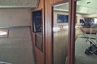 1985 Sea Ray 390 Express Cruiser 17 18