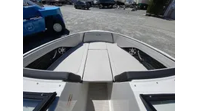 2024 Sea Ray SPX 210 OB 7 