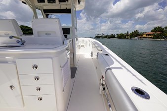 2012 Everglades 325 Center Console 15 