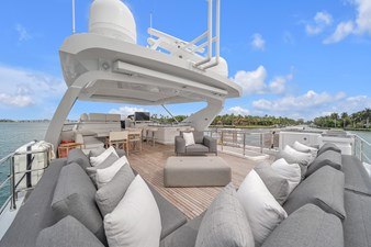 95 Raised Pilothouse 83 95' Azimut-52