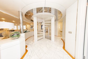 High Occupancy 106 164 OCEANFAST 1989 FOYER STARCASE