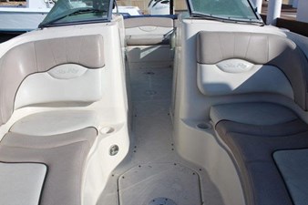 2004 Sea Ray 220 Sundeck 17 18