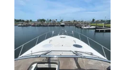2005 Regal 3560 Commodor 19 