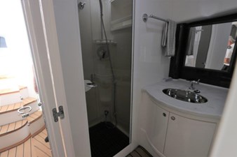 - 40 41_2019 47ft Intrepid 475 Sport Yacht