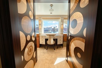 SUPERYACHT W 19 Office