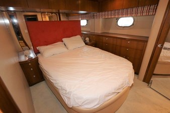 - 27 28_2006 80ft Hatteras 80 Motor Yacht