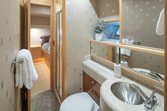 SEA SPUR 37 Guest Head