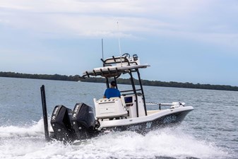 28' Caymas 281HB Center Console 31 