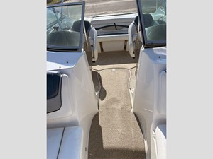19' Rinker 2012 196 Captiva 10 