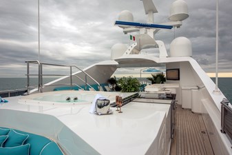 RHINO 53 54. Rhino jacuzzi