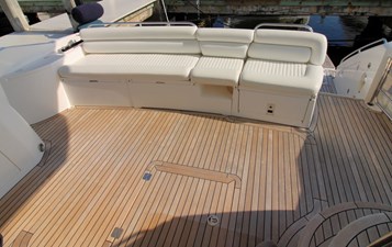 YOUNG GIRL 34 Aft Deck Seating