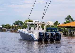 2018 Everglades 435 Center Console 1 