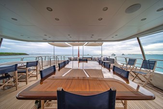 PAPAITO 10 Bridge deck al fresco dining