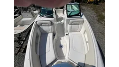 2013 Sea Ray 240 Sundeck 15 
