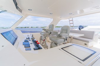 PARAIBA 35 Upper Helm with Ulra leather helm chairs