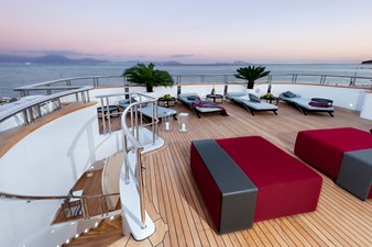 ARMADA 12 Sun Deck