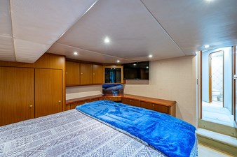 This Little Piggy  26 65_ocean_yacht_this_little_piggy_master_stateroom_3