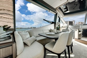 Yacht 29 Dining