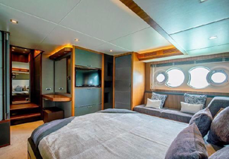 2012 Monte Carlo Yachts 65 MCY 5 6