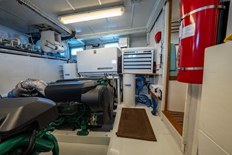 ABSOLUTE 27 Engine Room Port