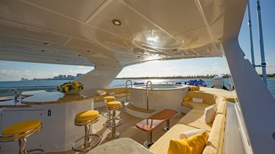 I Love This Boat 11 Sundeck Bar and 10 person Jacuzzi