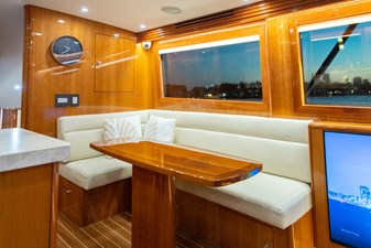 VENTURA 35 Dinette Image  2 