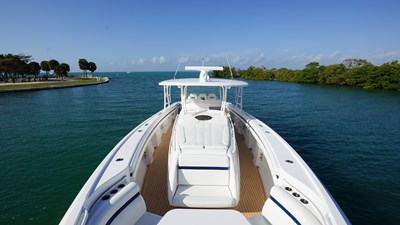 AUDACIOUS 21 17 Fwd Sunbed and Fwd facing Seating