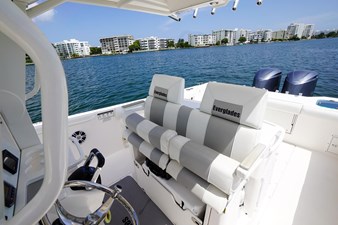 2012 Everglades 325 Center Console 18 