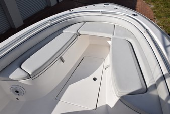 Contender 22 Sport 5 Forward Seating with Inset Safety Rail 