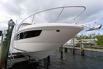 DIGGERS 49 Starvoard bow facing port aft