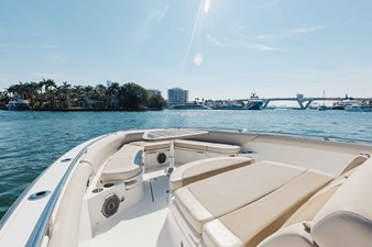 Boston Whaler 420 Outrage 41 