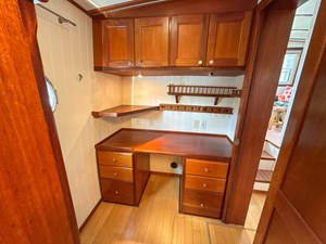 LITTLE LADY 30 Starboard Office 