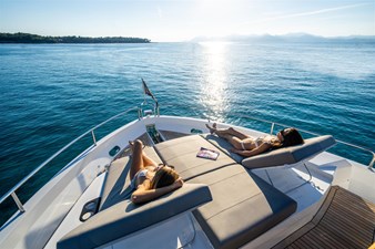 Sunseeker 88 Yacht 5 FOREDECK