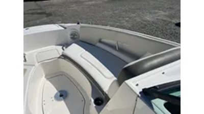 2013 Sea Ray 240 Sundeck 11 