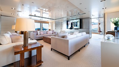 LOON 12 Loon 221' - Main Deck Salon