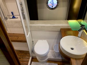 AGAIN 23 Owner's Head and Shower