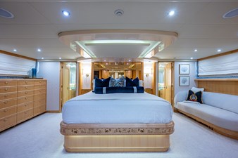 WIRE WE HERE 67 115_crescent_wire_we_here_master_stateroom_1