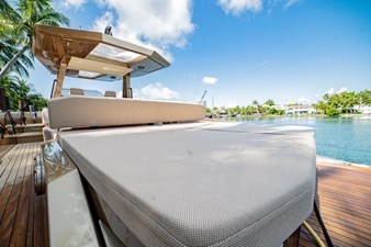TENDER OWL 38 Aft Sunpad