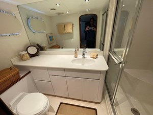 2001 Broward Raised Pilothouse MY 27 