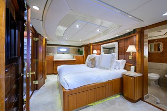 THE BEELIEVER 20 MASTER STATEROOM