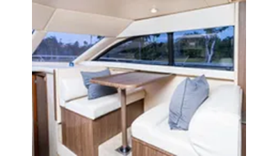 2004 Meridian 381 Sedan Bridge 3 