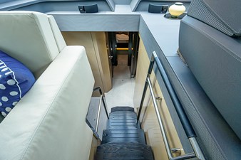 2017 Cruisers Yachts 60 Cantius 36 