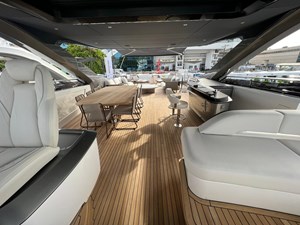 LEILANI 68 Princess Y95 Flybridge