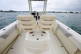 2015 Boston Whaler 220 Outrage 15 
