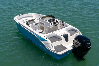 Bayliner M17 8 