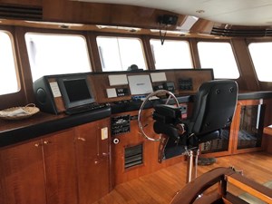 JEF82110L506 7 8_2006 80ft Jefferson Starship Pilothouse